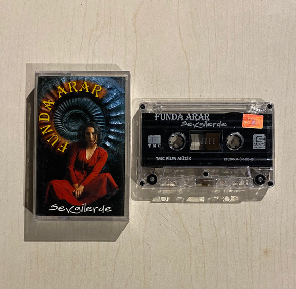 Funda Arar / Sevgilerde, Kaset